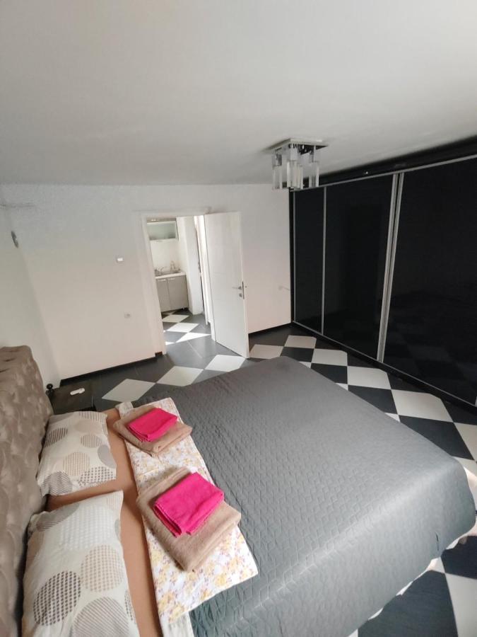 Downtown Apartment Ni Extérieur photo