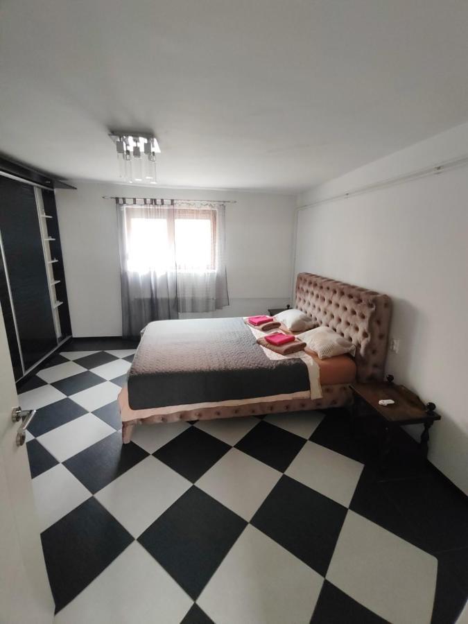 Downtown Apartment Ni Extérieur photo