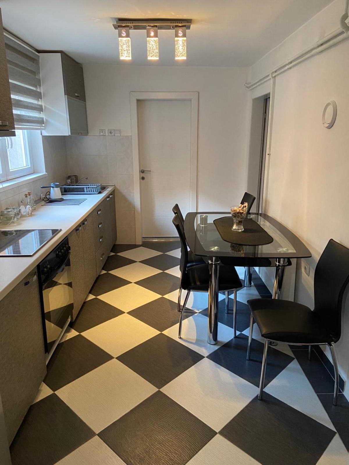 Downtown Apartment Ni Extérieur photo