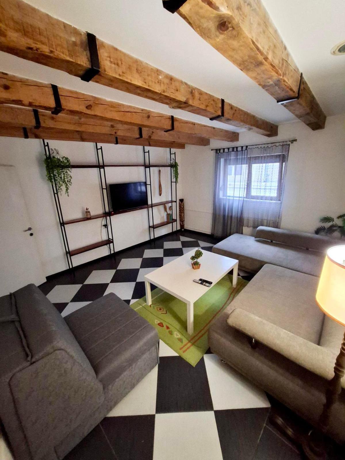 Downtown Apartment Ni Extérieur photo